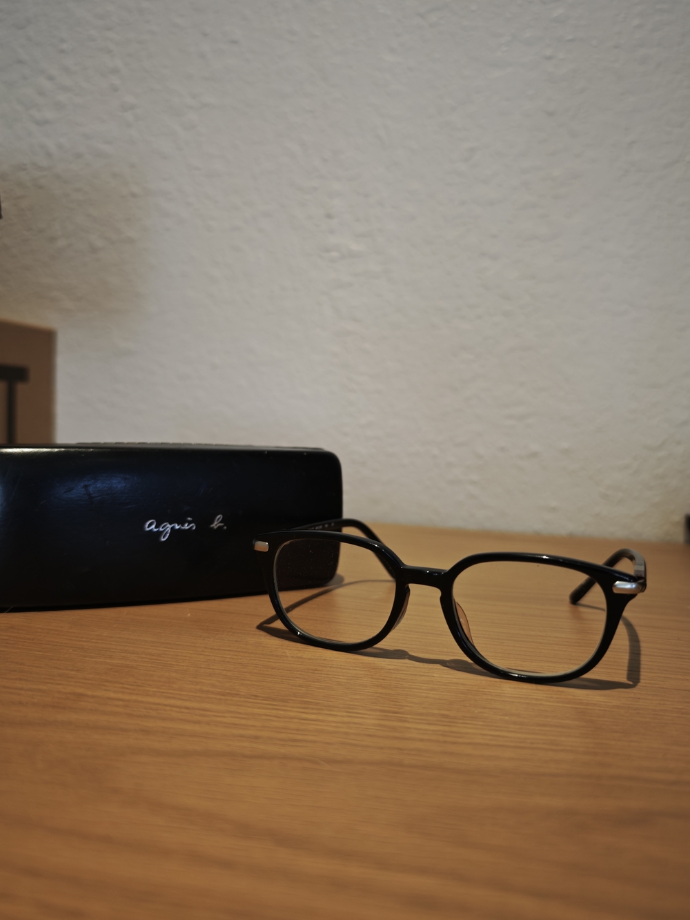 Agnes b. Glasses